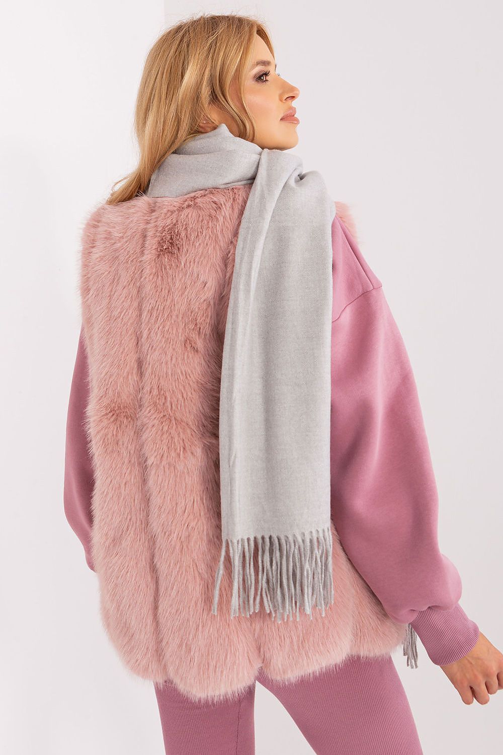 Shawl model 187613 Wool Fashion Italia