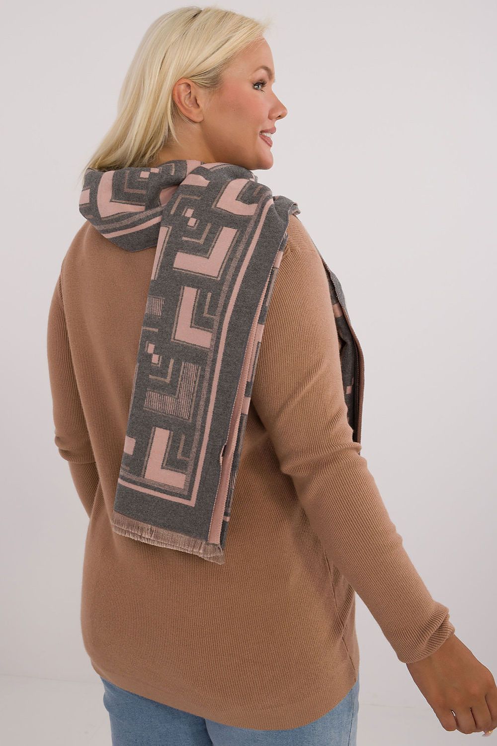 Shawl model 200540 AT