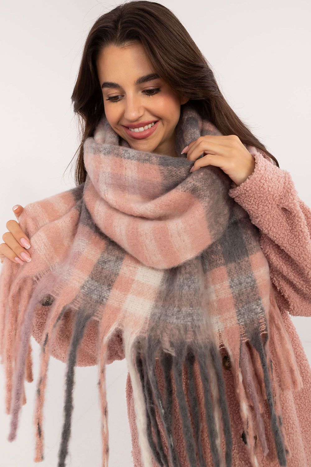 Shawl model 203171 AT
