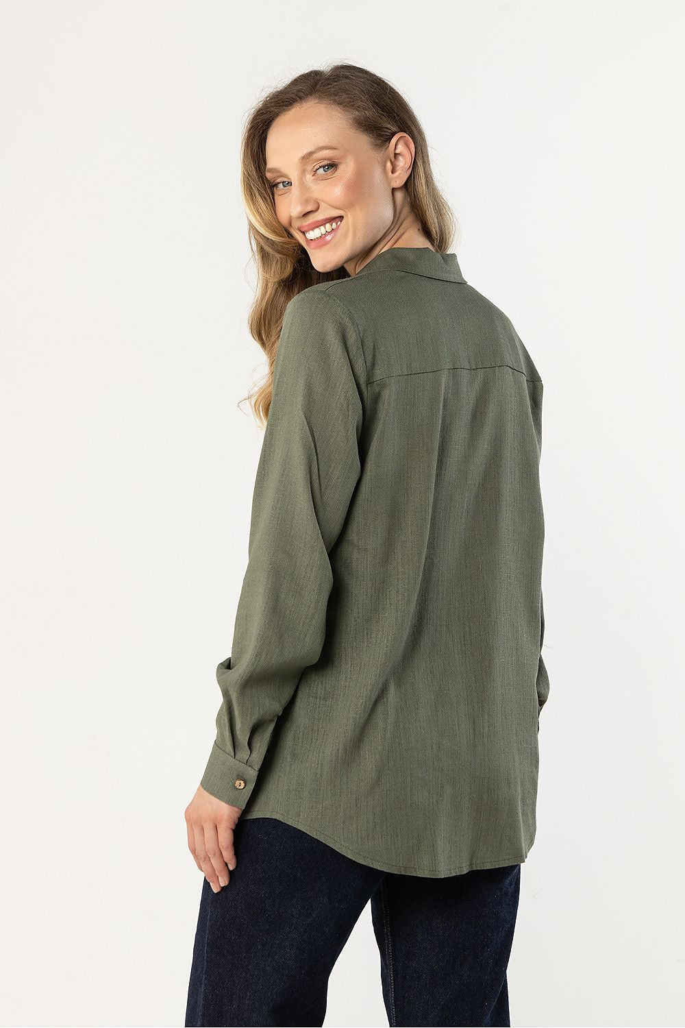 Long sleeve shirt model 225314 awama