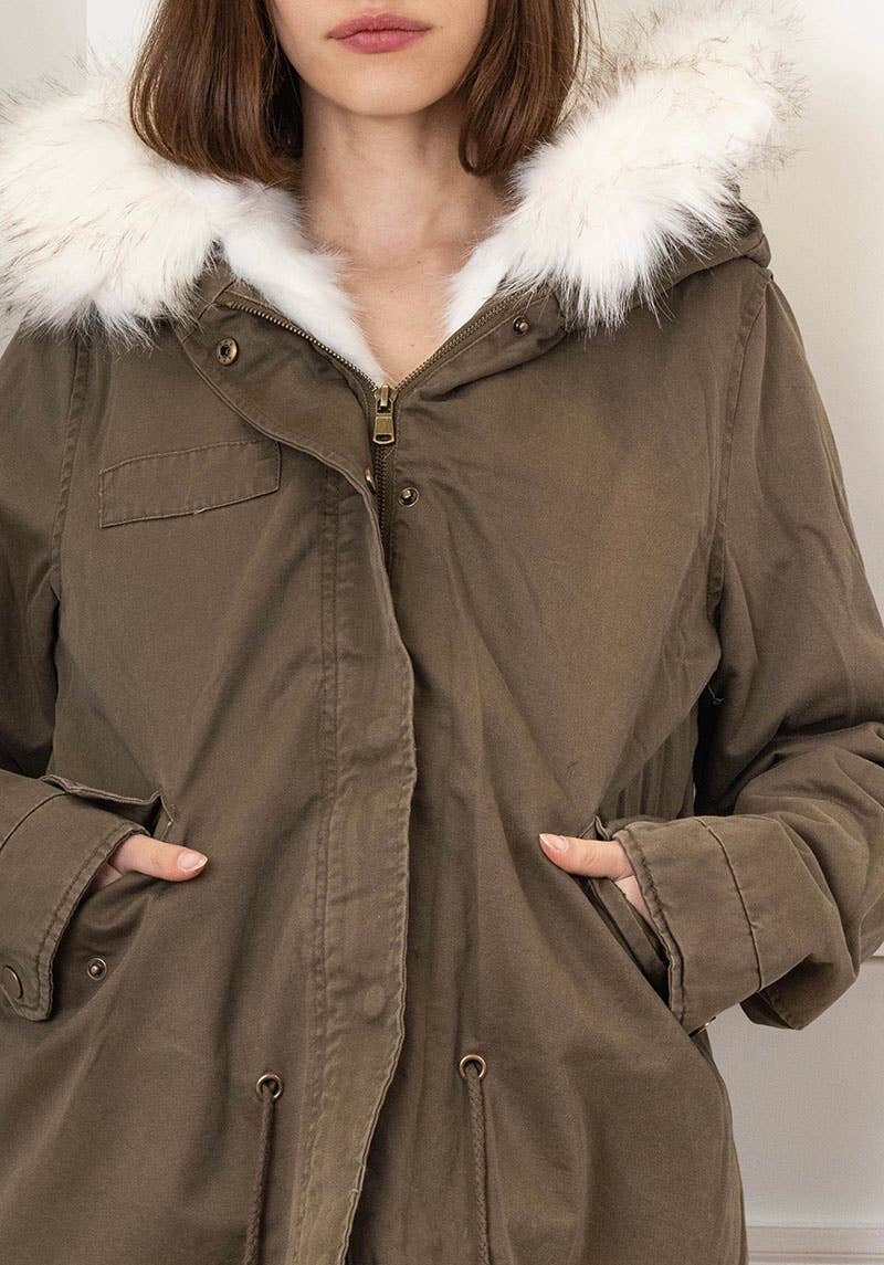 PARKA DIN BLANĂ ARTIFICIALĂ PENTRU DAMĂ MB70523