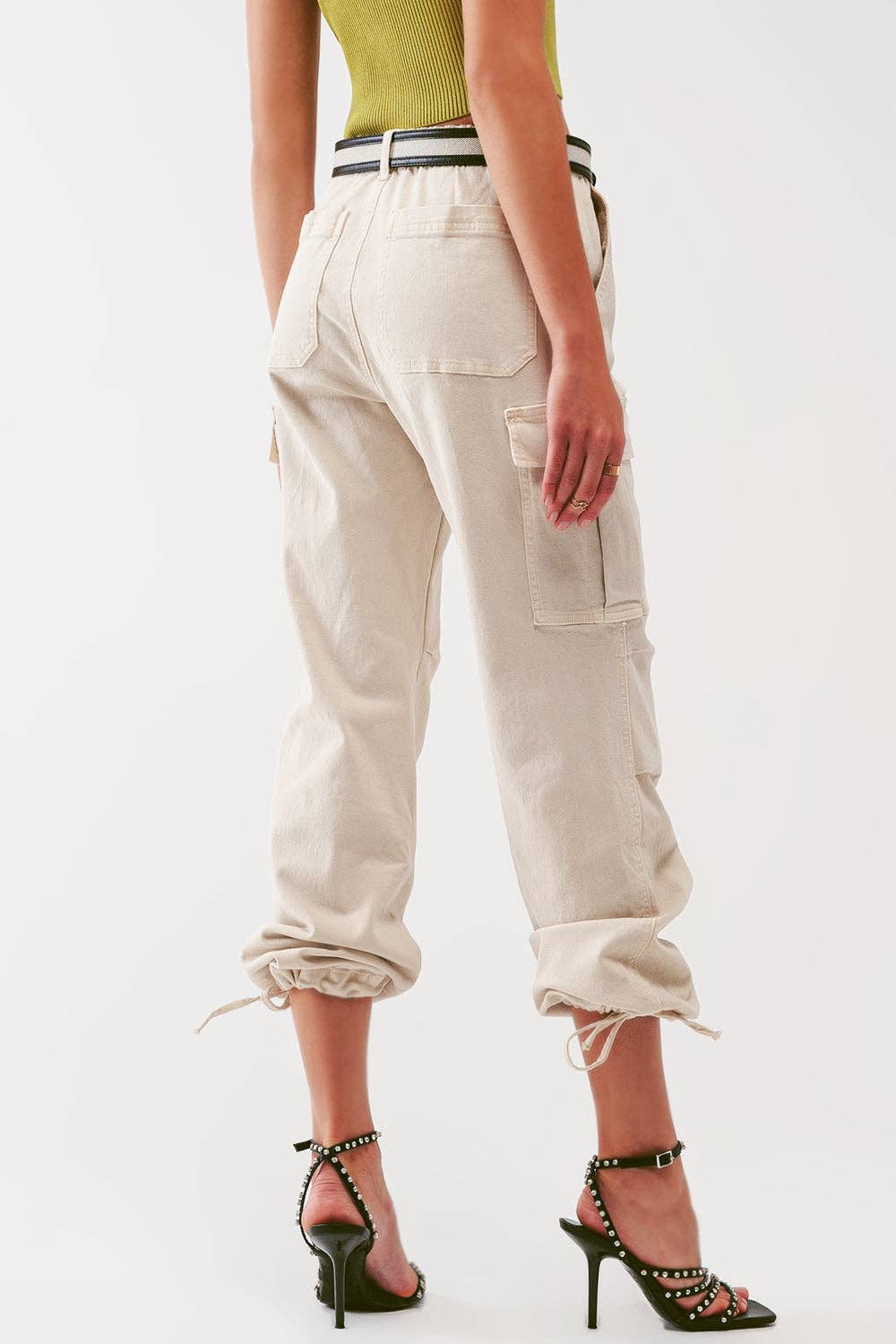 Pantaloni cargo cu ciucuri în culoarea nisipului