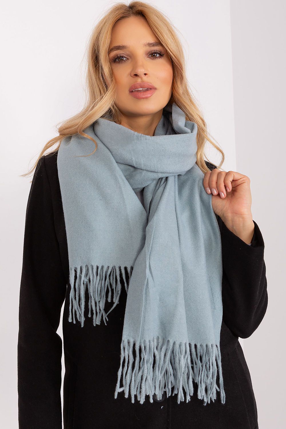  Shawl model 187609 Wool Fashion Italia 