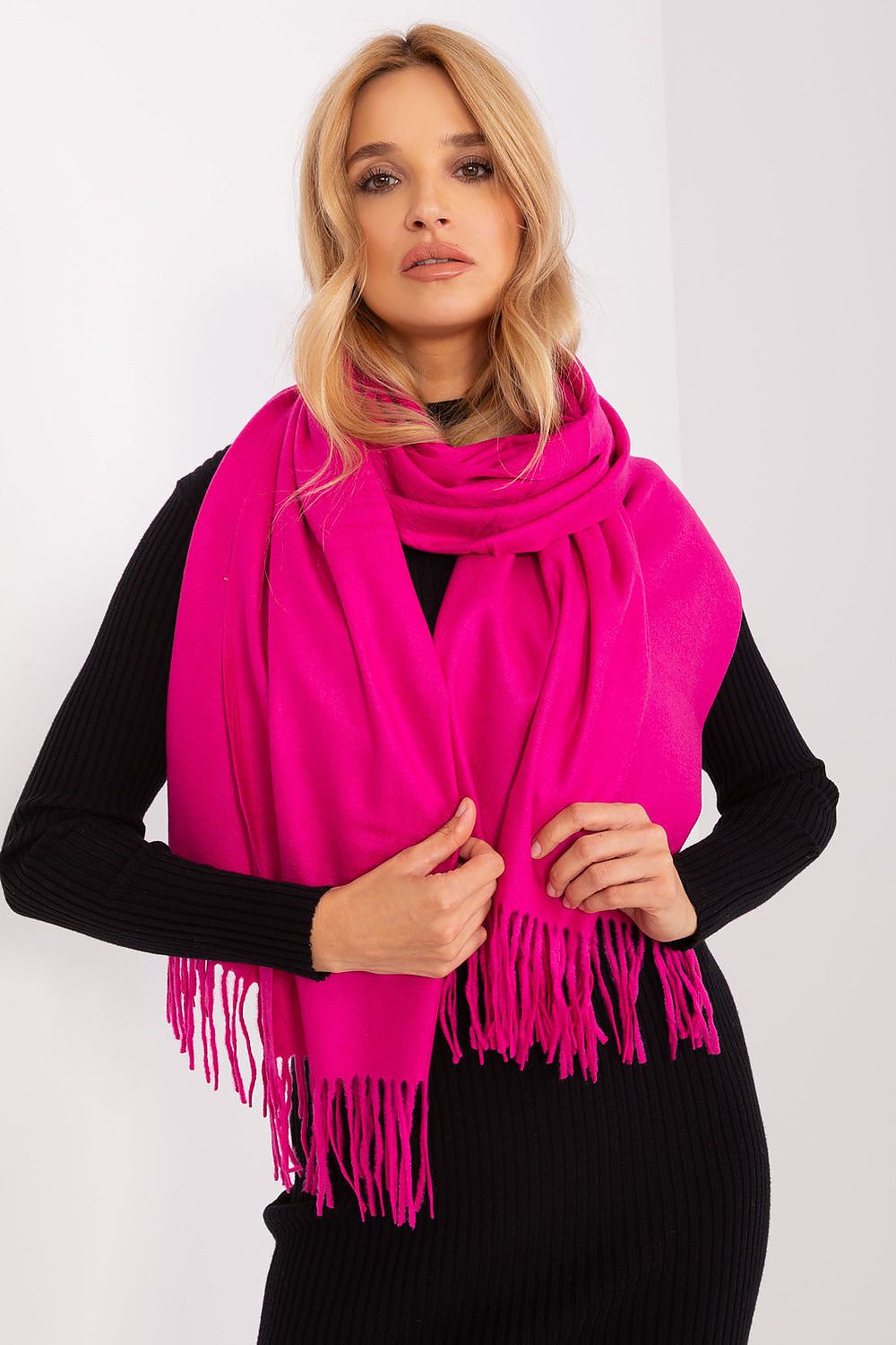  Shawl model 187612 Wool Fashion Italia 