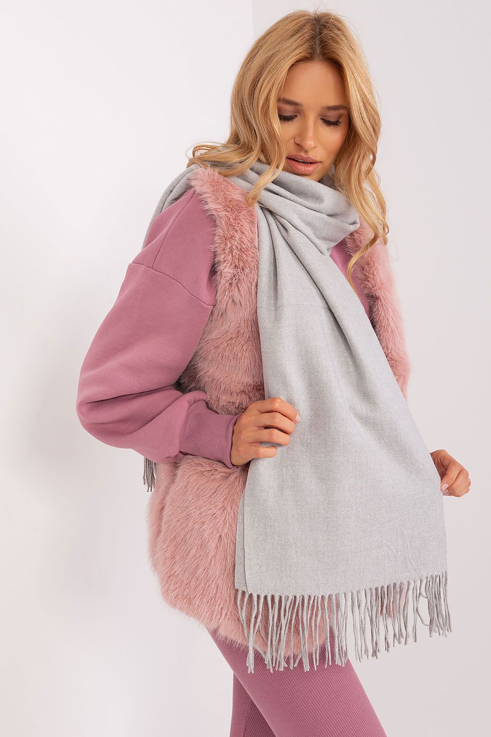  Shawl model 187613 Wool Fashion Italia 