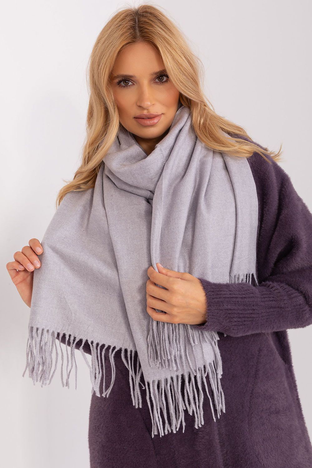  Shawl model 187617 Wool Fashion Italia 