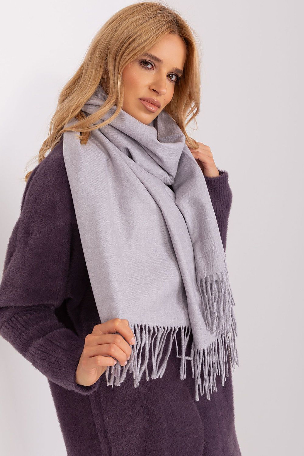  Shawl model 187617 Wool Fashion Italia 