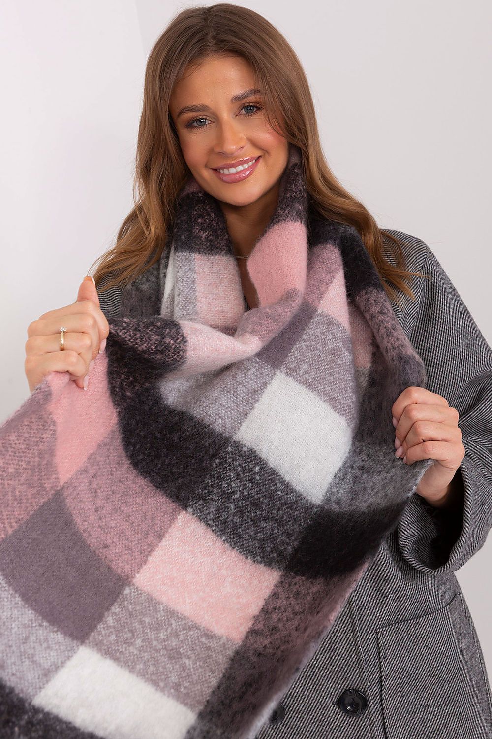 Shawl model 191711 AT