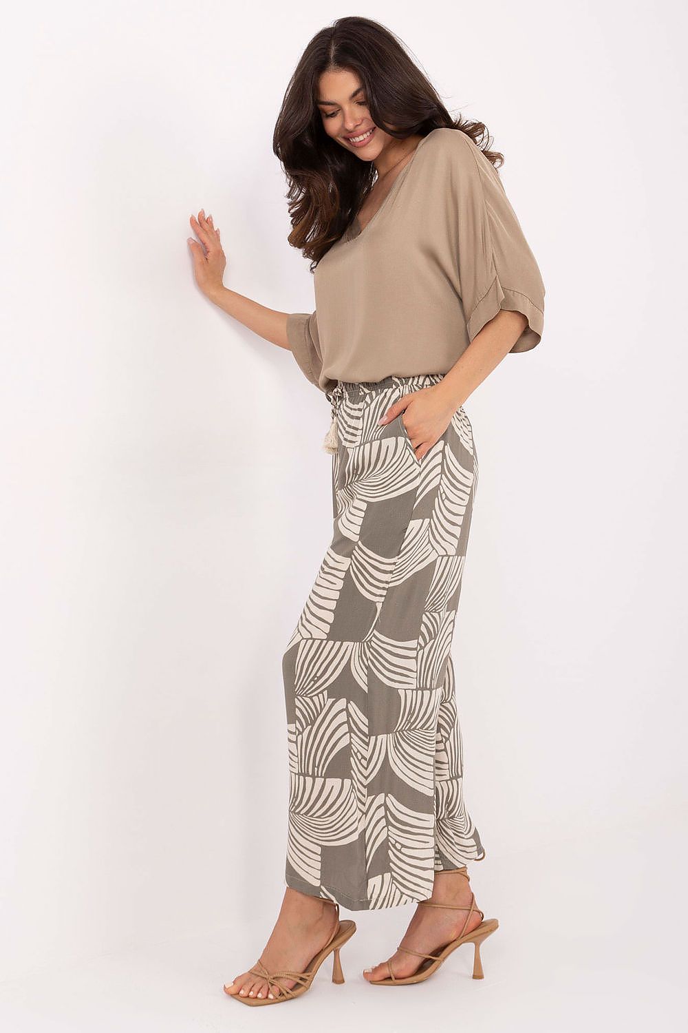  Women trousers model 215119 Sublevel 
