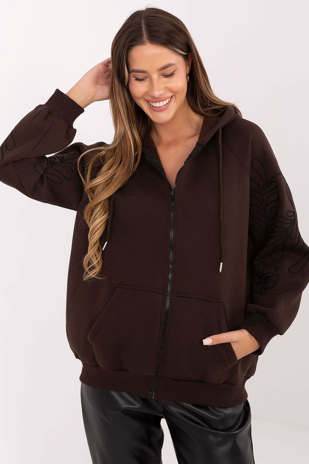  Sweatshirt model 219429 Relevance 