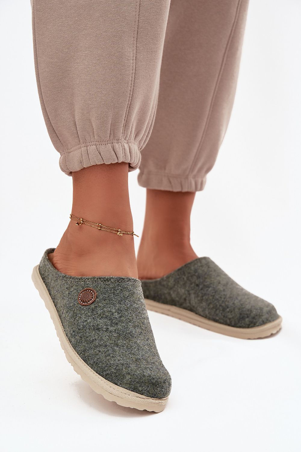  Slippers model 222292 Step in style 